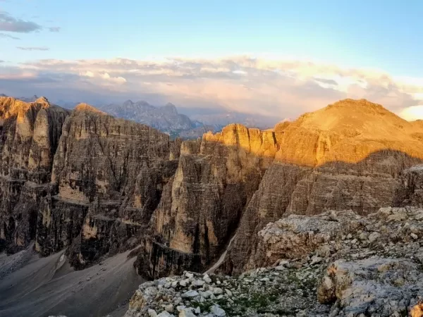 DOLO, MYSTÈRES DE L'OUEST