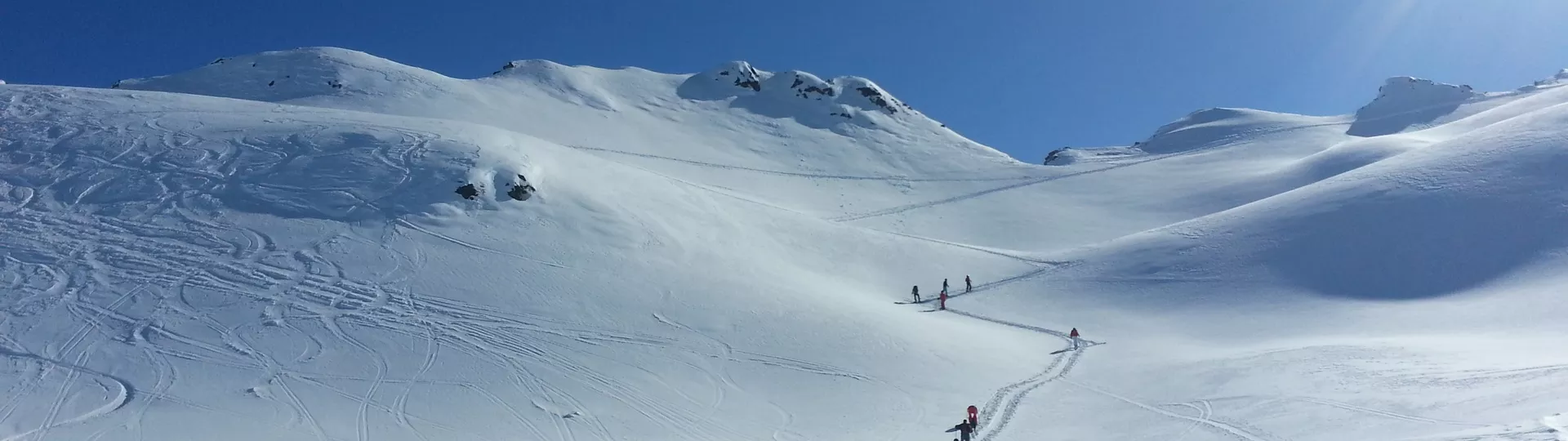 SKI TOURING FACING MONT-BLANC
