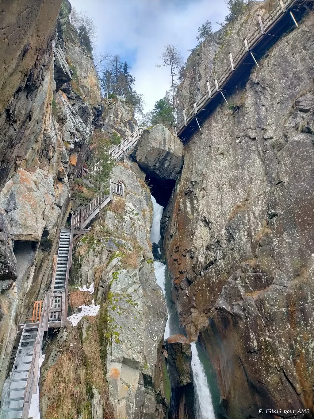 media-libraryb6u0aomo7rf270qW32B