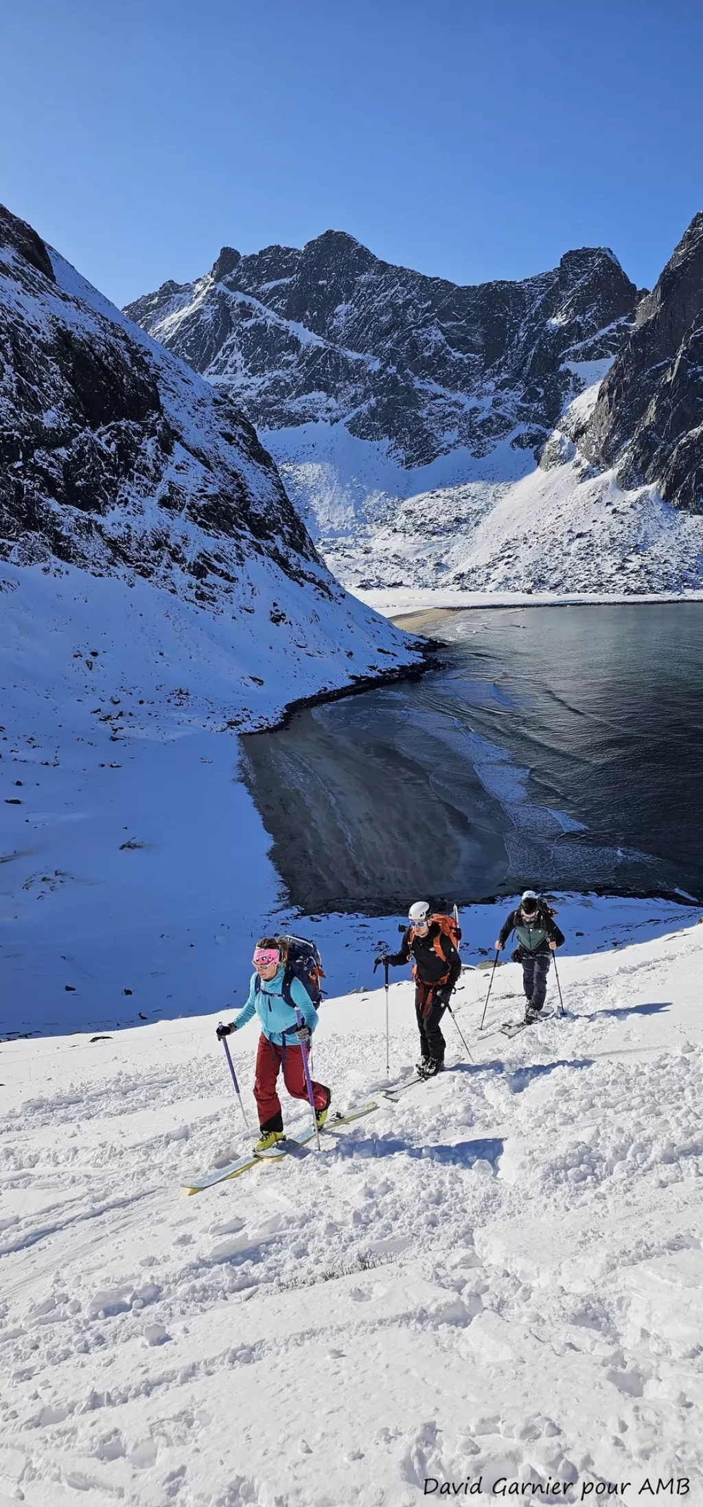 media-library7amdancsuncf5BXVPKS