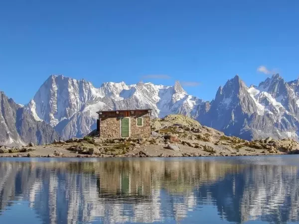 THE COMPLETE TOUR OF MONT BLANC 