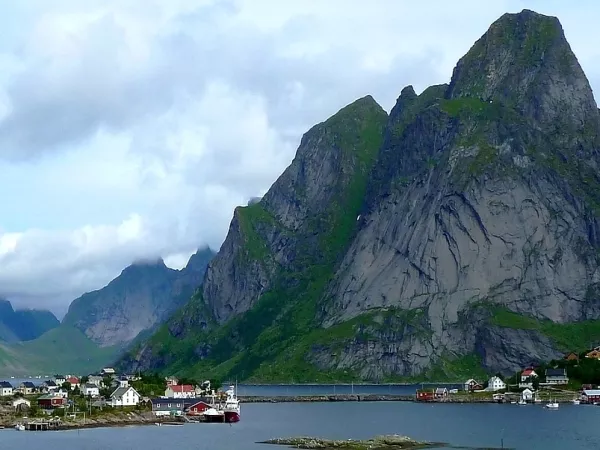 LOFOTEN, between sky and sea