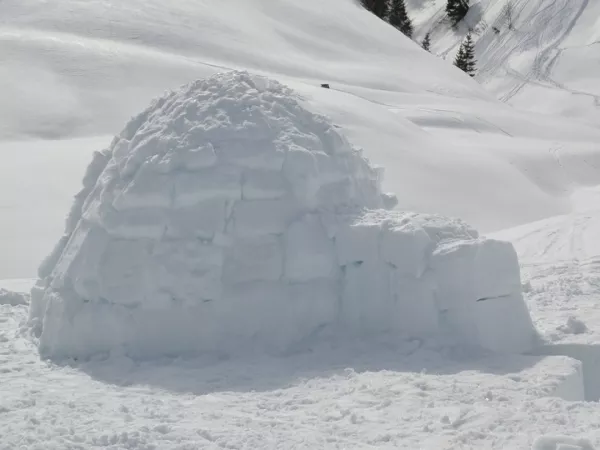 IGLOO WEEKEND IN THE ABONDANCE VALLEY