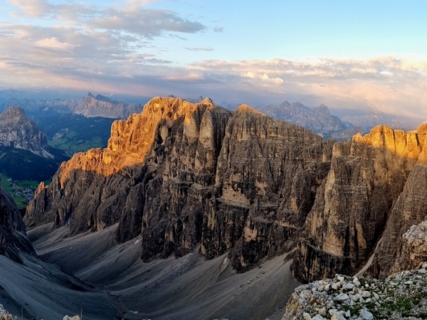 THE WESTERN MYTHIC DOLOMITES