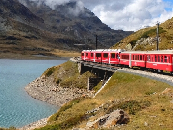 HIKES AND LEGENDARY SWISS TRAIN 7 days self-guided
